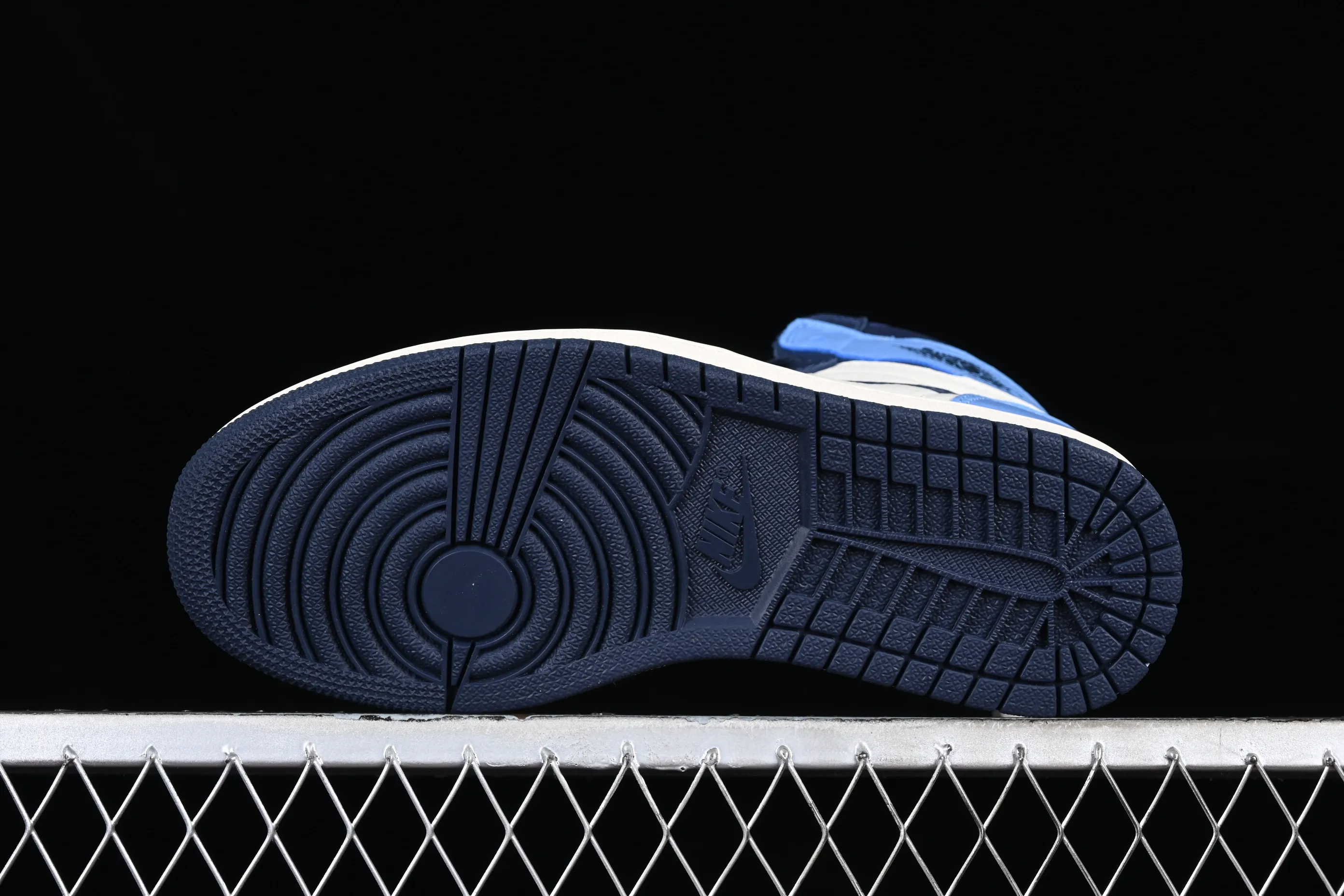 All categories Air Jordan Jordan series basketball shoes Air Jordan 1 High LW version Air Jordan 1 AJ1 Joe 1 Obsidian North Carolina Blue Black Blue Toe 555088-140
